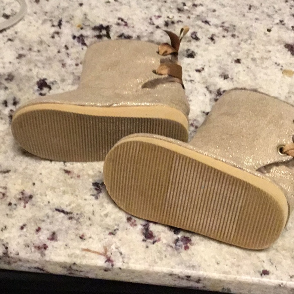 Toddler size 4 boots - Picture 3 of 7